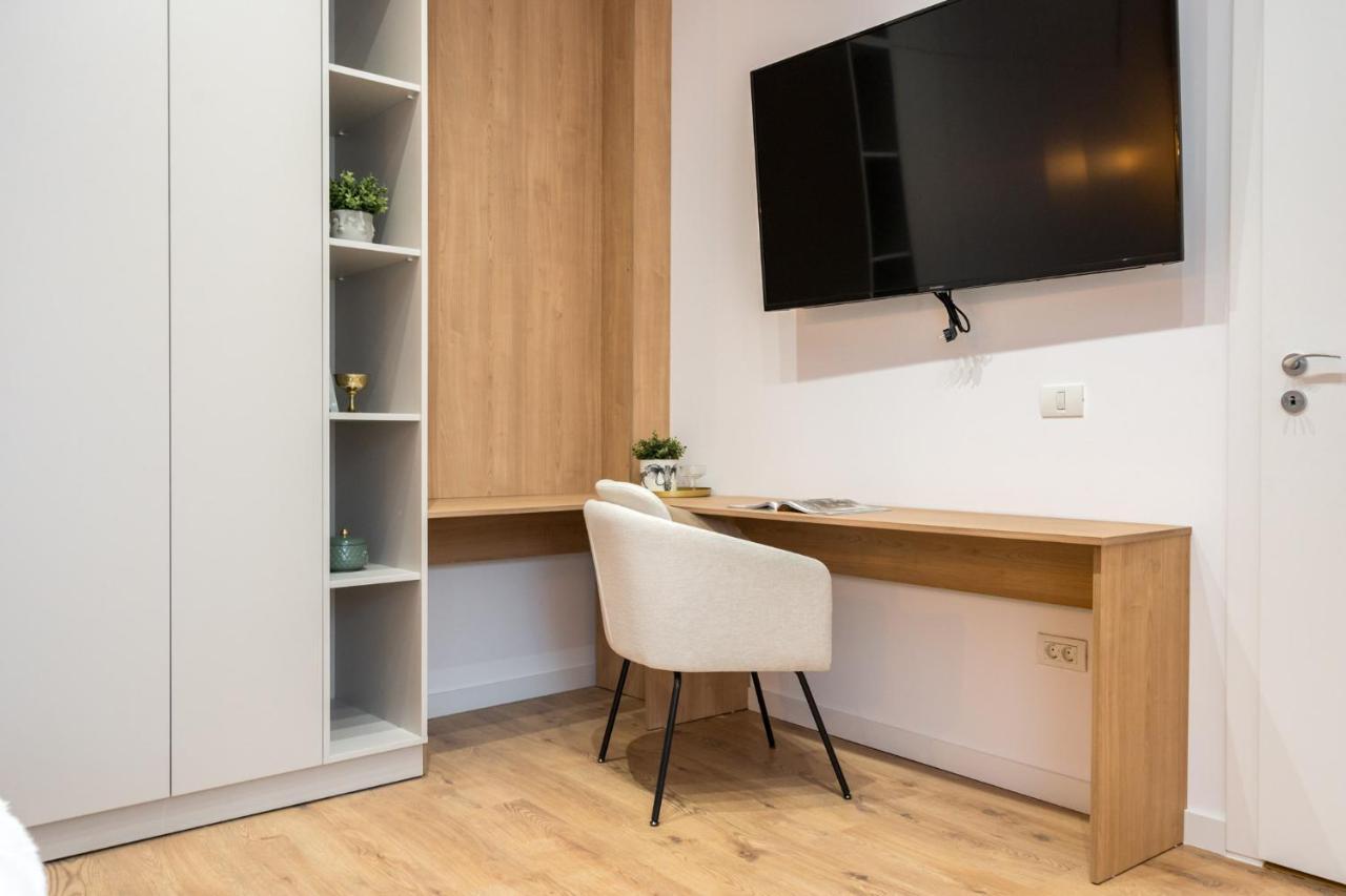 Crystal 3Bdr Apartment In Center Bucarest Exterior foto