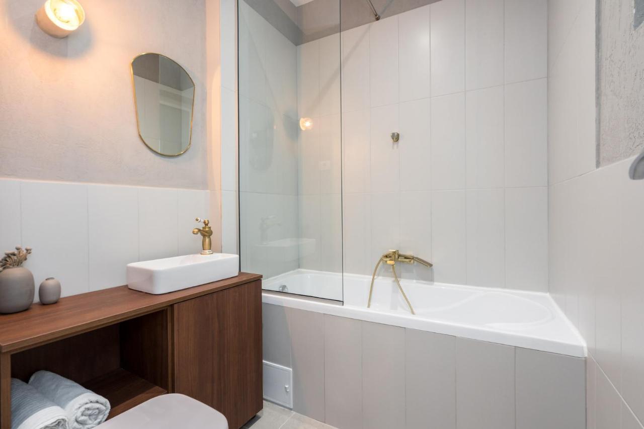 Crystal 3Bdr Apartment In Center Bucarest Exterior foto