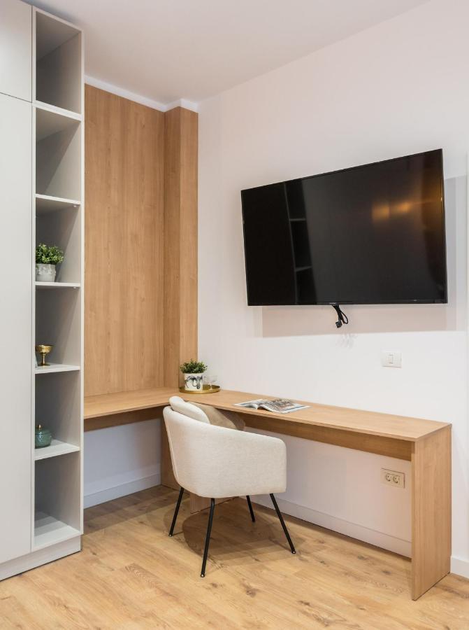 Crystal 3Bdr Apartment In Center Bucarest Exterior foto
